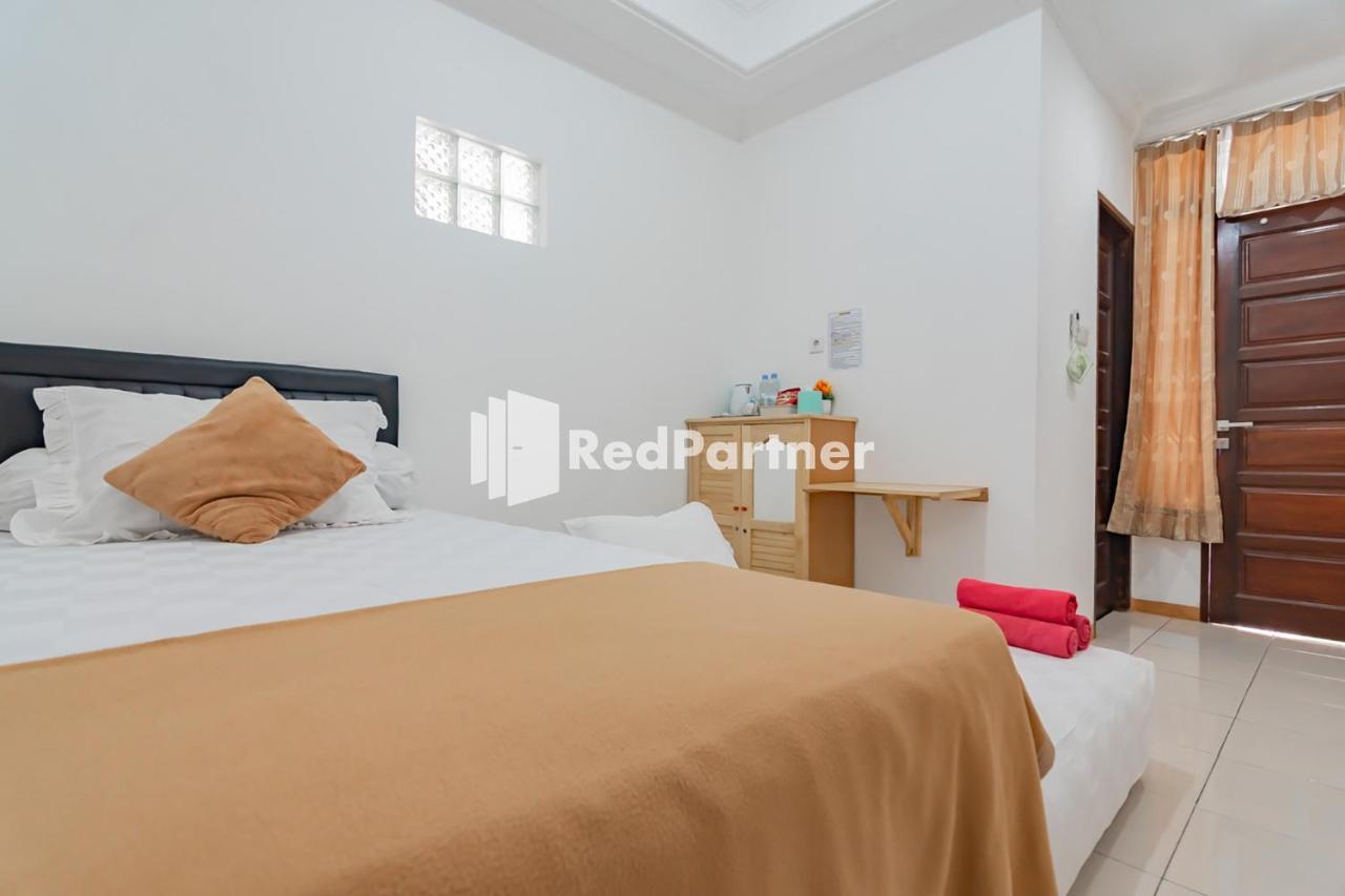 Langkar Guest House Syariah Mitra Reddoorz Самаринда Экстерьер фото
