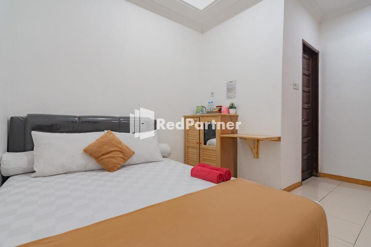 Langkar Guest House Syariah Mitra Reddoorz Самаринда Экстерьер фото
