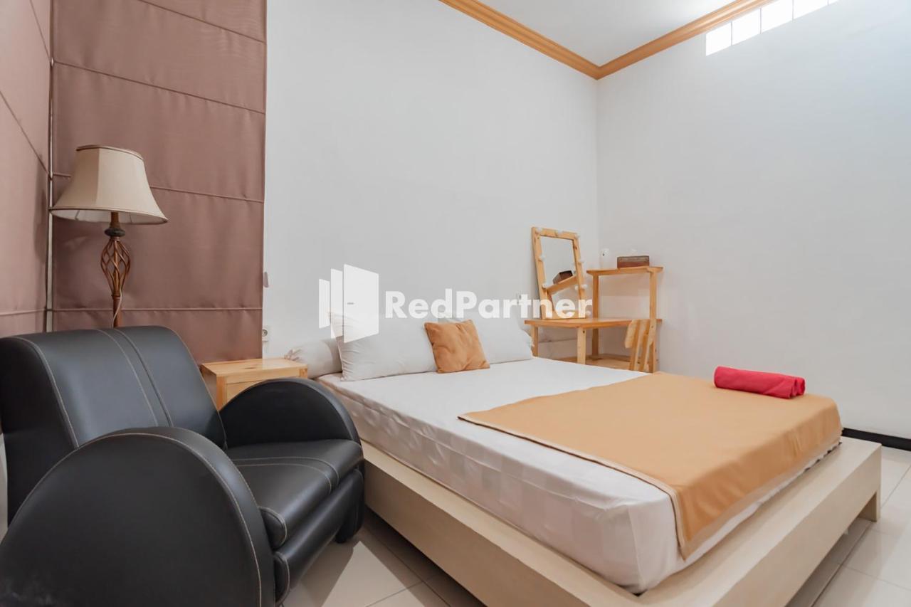 Langkar Guest House Syariah Mitra Reddoorz Самаринда Экстерьер фото