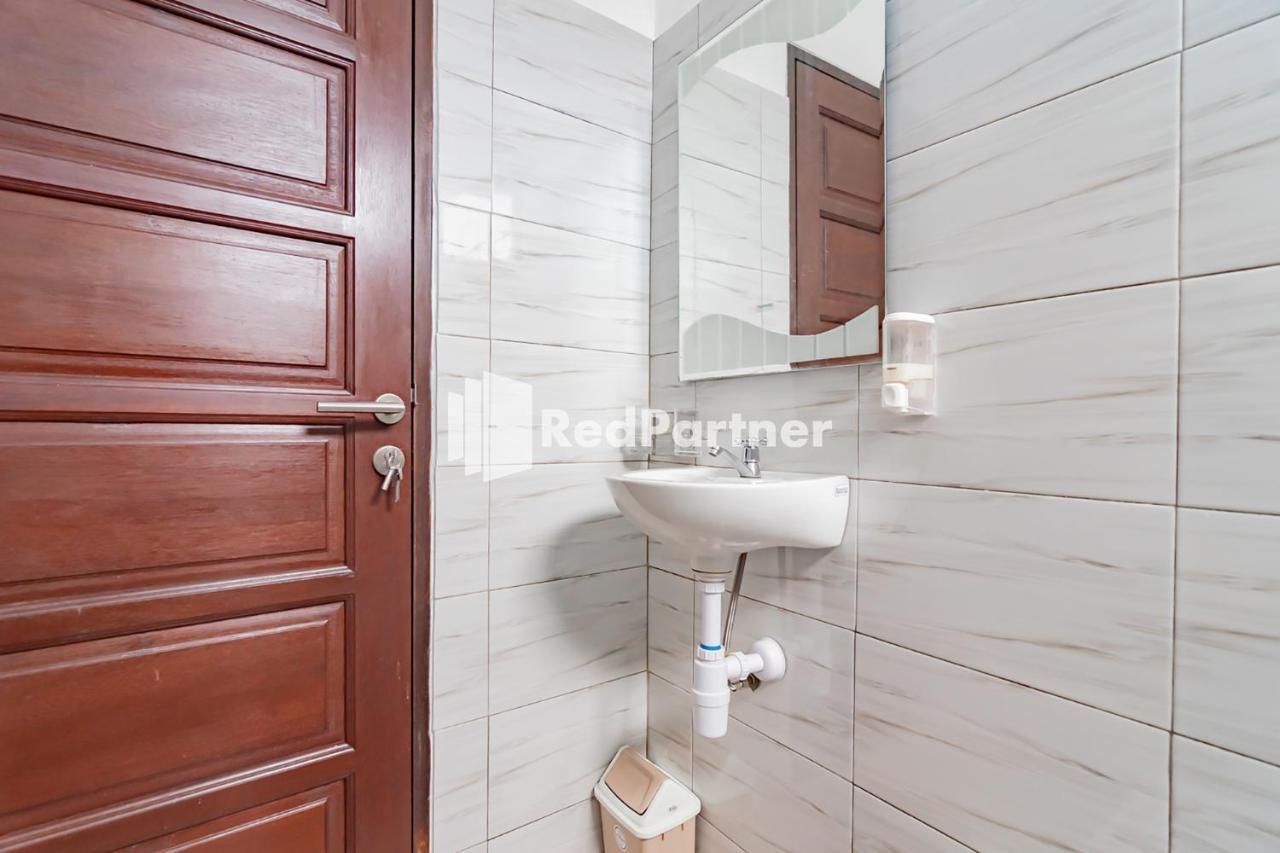 Langkar Guest House Syariah Mitra Reddoorz Самаринда Экстерьер фото