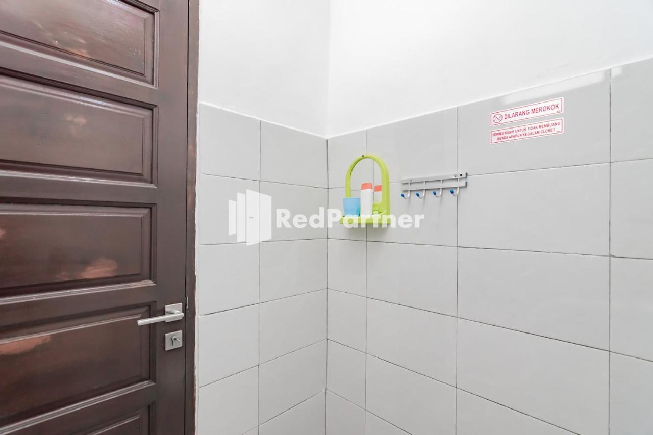 Langkar Guest House Syariah Mitra Reddoorz Самаринда Экстерьер фото