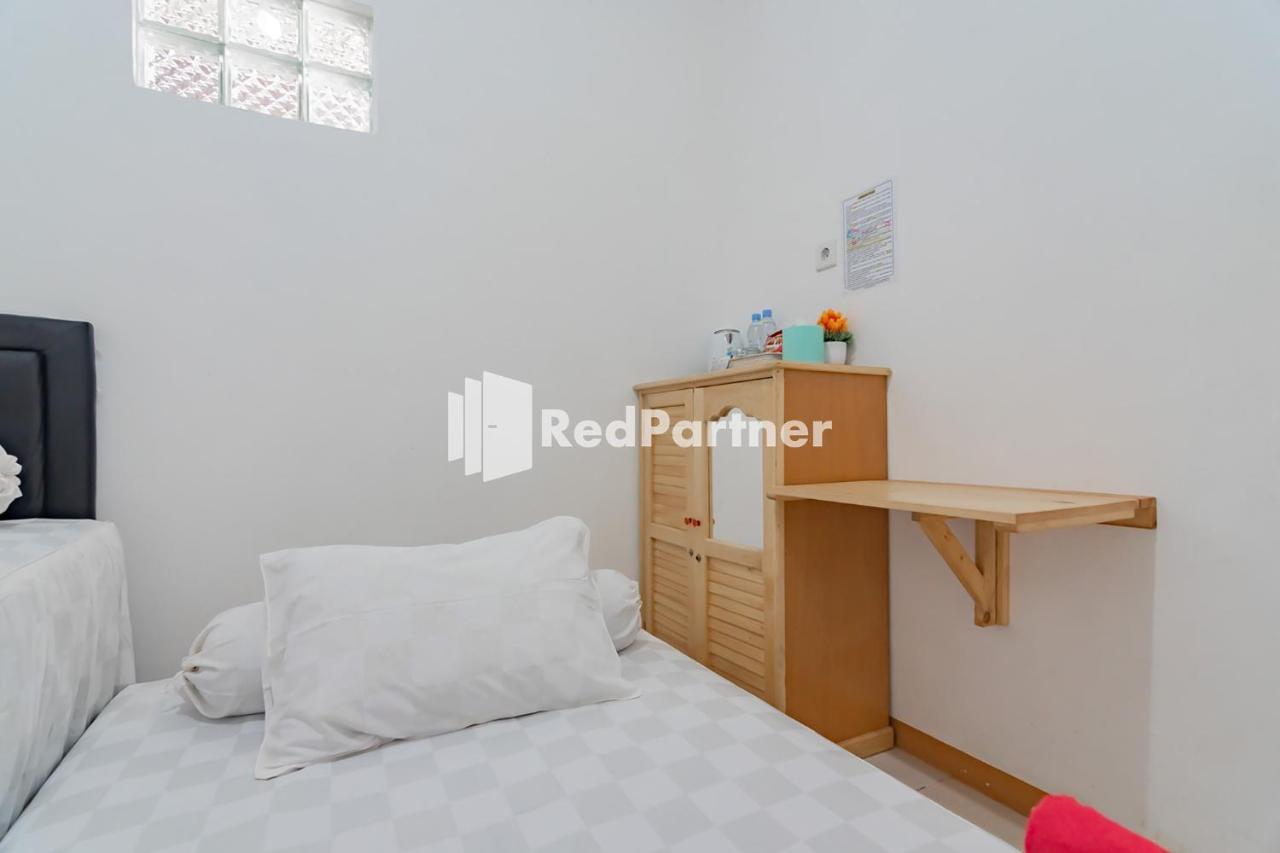 Langkar Guest House Syariah Mitra Reddoorz Самаринда Экстерьер фото